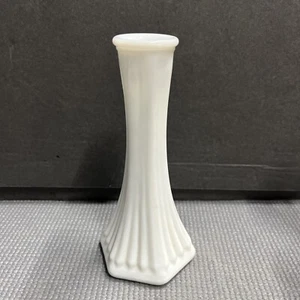 Vintage 6" Milk Glass White Diamond Flower Bud Vase E. O. Brody Co #175 Cleve OH - Picture 1 of 3