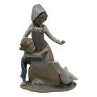 Figurine en porcelaine brillante Lladro Avoiding The Goose Girl #5033