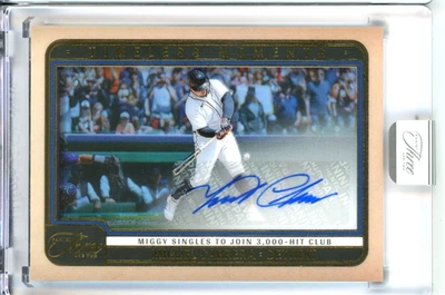 Autógrafo Panini Tres y Dos Miguel Cabrera Timeless Moments 2025 - 10/32 Foto 1 de 2