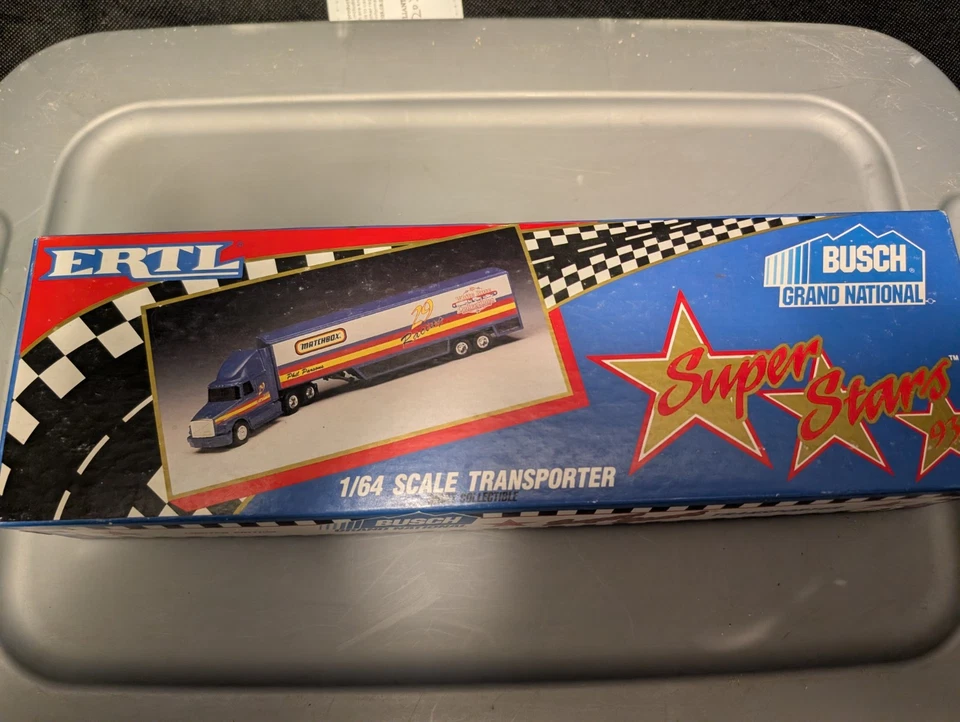Semirremolque Transporter Busch Grand National escala 1/64 ERTL con remolque Foto 1 de 4