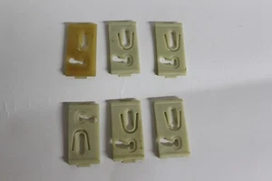 NOS 1973 1974 1975 FORD GALAXIE LOWER ROCKER MOULDING RETAINER CLIPS - Picture 1 of 4