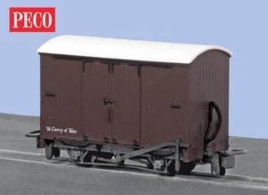 H0e Peco Güterwagen gedeckt, braun neutral, 2-achsig - Peco GR-221U - Bild 1 von 1