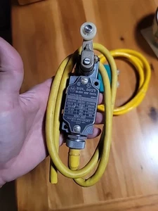 AB 802T-NPU OILTIGHT END SWITCH Series D 802T-AW1 AB ALLEN-BRADLEY - Bild 1 von 6