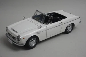 1:18 AUTOart 77433 Datsun Fairlady 2000 SR311 weiß Modellauto - Bild 1 von 20