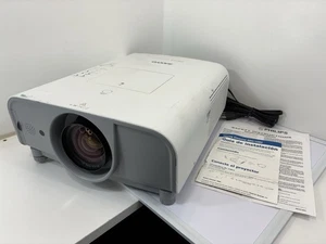 Sanyo PLC-ET30L 3LCD PRO UX Multiverse Projector MINOR TESTING/PARTS OR REPAIR - Picture 1 of 24