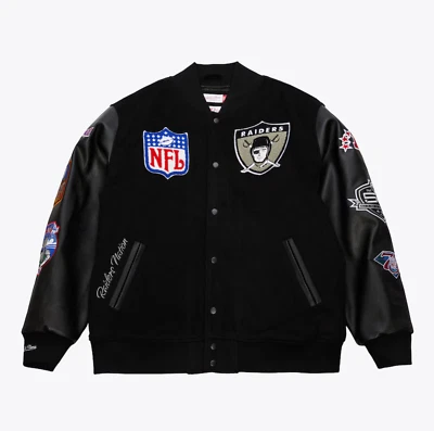Chaqueta Universitaria Oakland Raiders Mitchell & Ness Blackout Vintage a Presión Completa - Negra Foto 1 de 4