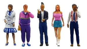 FG12 1980s Pedestrian Figures unpainted OO scale - Picture 1 of 5