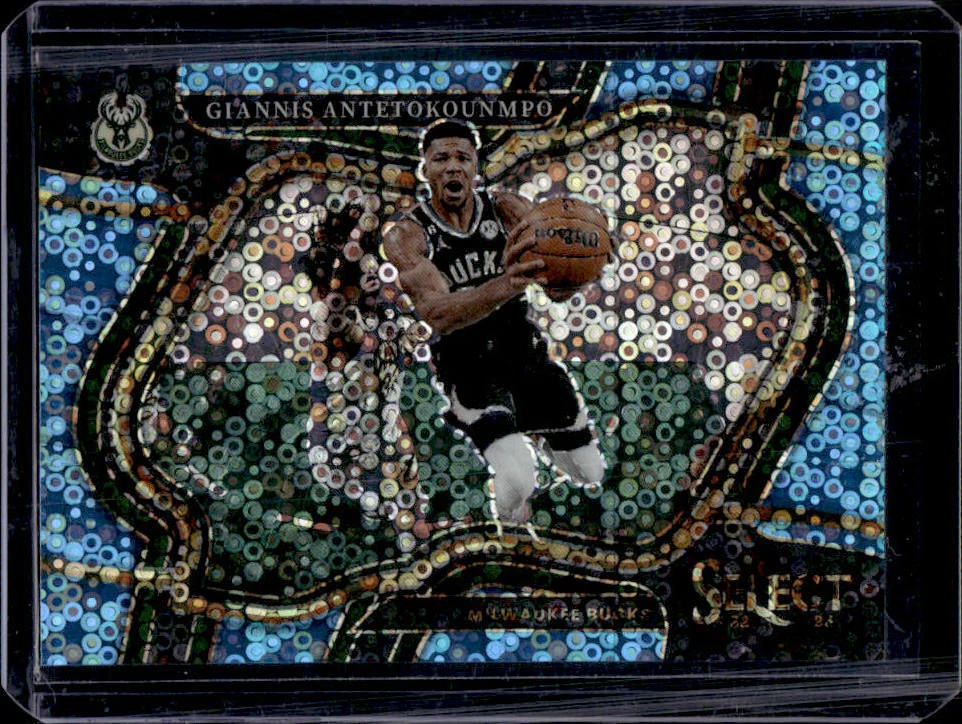 2022-23 Select Giannis Antetokounmpo Courtside Light Blue Disco Prizm #08/99
