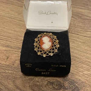 LOVELY VINTAGE CAMEO BROOCH PENDANT SIGNED SARAH COVENTRY Boxed - Picture 1 of 5