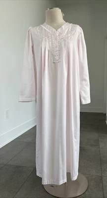 Camisón Miss Elaine Lt Rosa Talla Mediana Abrazo Suave Interior Bordado ¡EXCELENTE ESTADO USADO! Foto 1 de 4