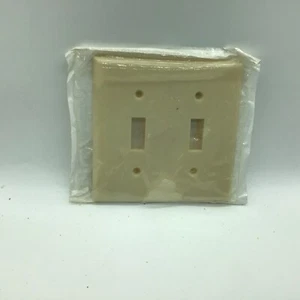 2 interruttori copertura piastra da parete beige sigillata con 4 viti - Foto 1 di 1