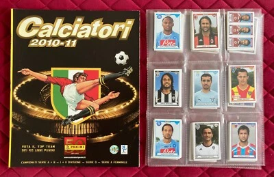 ALBUM VUOTO + SET di 224 figurine - Calciatori 2010/11 - PANINI - Immagine 1 di 4