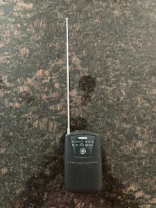 Vintage GE 2-Band FM AM Pocket Radio Receiver 7-2585B Tested Works 4” X 2.5” - Picture 1 of 3