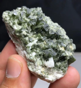 Hermosa muestra de diopsido de color natural de 105 gramos de muy buena calidad de Pak - Imagen 1 de 8