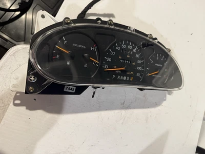 Cuadro de instrumentos velocímetro Ford Taurus Sable 1996-1999 millas 81.549 Foto 1 de 4