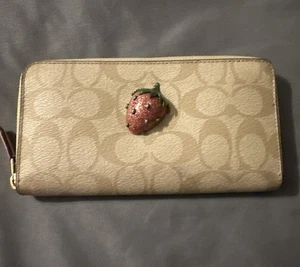 Coach Accordion Zip Wallet in Signature Canvas with Strawberry - Afbeelding 1 van 7