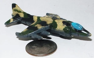 Small Micro Machine USMC AV-8B Harrier Jump Jet Flugzeug Green Camouflage # 3 - Bild 1 von 6