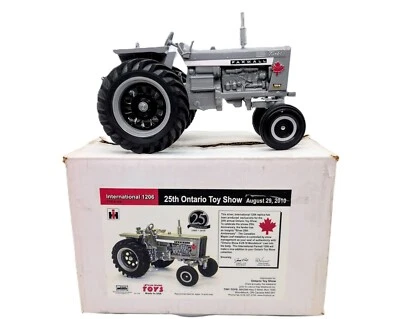 1/16 International Harvester 1206 Tractor, Silver, 2010 Ontario Toy Show - Image 1 of 3