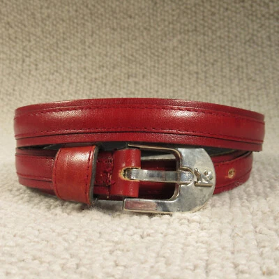 Cinturón pequeño charol talla 28 rojo liso redondeado hebilla cosida vintage Foto 1 de 4