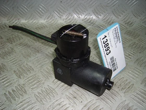 Control unit central locking VW Jetta 19 E 1985-1991 - Image 1 of 1