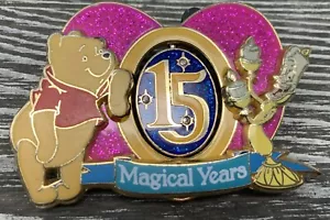 Disney Disneyland París DLRP WINNIE POOH LUMIERE LE 900 ANIVERSARIO PIN GIRATORIO - Imagen 1 de 6