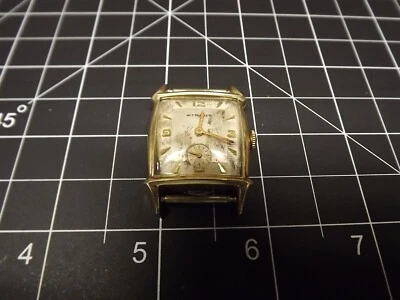 古董 WITTNAUER 方形手表 无表带,镀金表圈 — 第 1/4 张图片