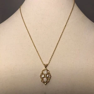 Lindenwold 14kt GE Faux Opal und Strass Anhänger an goldfarbener Kette - Bild 1 von 4