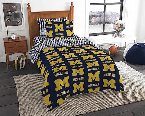 Michigan Wolverine Bed in Bag Set Team Color 100% Polyester 5 piece Set Cover