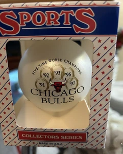 Chicago Bulls Cinco Veces Campeones del Mundo Adorno de Navidad, Jordan - Imagen 1 de 4