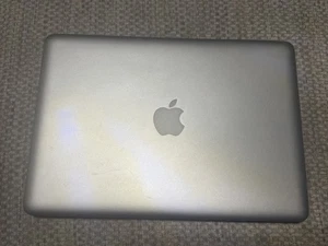 Apple MacBook Pro  13.5 -inch 4GB  Memory Intel Core i5 500GB - Picture 1 of 15