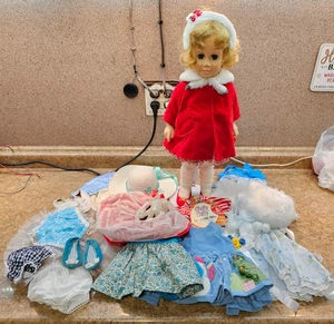 Bambola vintage anni 60 Mattel Chatty Cathy ~ capelli biondi ~ parla ~ con vestiti bambola - Foto 1 di 24