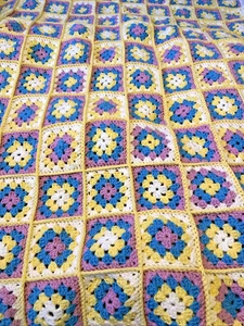 Afghan Granny Square handgehäkelt helle Farben Überwurf 42' mal 60" NEU - Bild 1 von 7