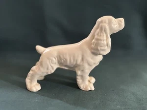 "Estatuilla de perro de porcelana blanca marfil vintage Spaniel ~ 5,5"" de largo" - Imagen 1 de 9
