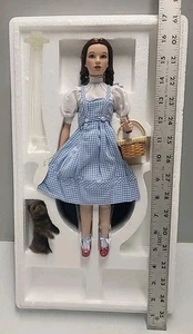 Timeless Treasures Mattel Dorothy The Wizard of Oz Porzellan Puppe Neu in OVP - Bild 1 von 11