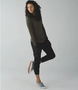 Lululemon Sweater Womens 10 Fatigue Green Sunshine Coast Long Sleeve Crew NWT - Picture 1 of 21
