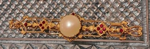 Vintage MIRIAM HASKELL 2 7/8" Bar Brooch. Goldtone Red Rhinestones & Mabe' Pearl - Picture 1 of 6