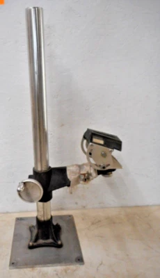 QUICK SET INTERNATIONAL  TRI-POD  M/N: 4-59750-6 - Image 1 of 4