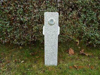 LED Gartenlampe Granit mit Schalter/Steckdose IP44 Energiesäule Stele 230 V  - Bild 1 von 4