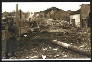 2010 -- ALLEMAND DANS FRANCALTROFF EN RUINES EN 1940 . 4B820 - Picture 1 of 1