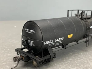 HO Atlas 23,500 Gal ACF Tank Car Mobil # MOBX 14230 HO2442/SR 150-16241 - Picture 1 of 7