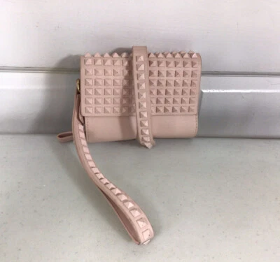 Bolso sin asas de cuero Zara con muñequera Foto 1 de 4