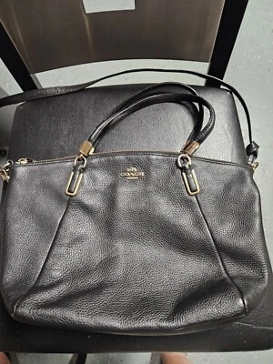 Cartera para mujer Coach de cuero granulado Kelsey negra con doble asa 9 por 13  Foto 1 de 4