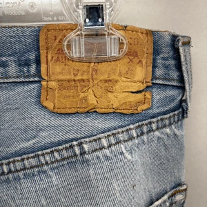 Jeans Levis 501 vintage anni 80 USA gamba dritta blu traforato atto 30x29 - Foto 1 di 13