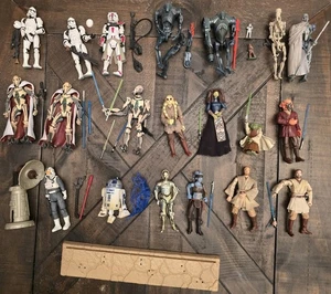 Lot of (21) Star Wars Prequel Figures, (2) Micro Figures, & a Figure Platform - Picture 1 of 11