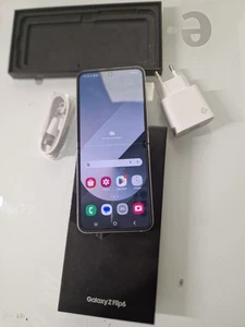 Samsung Galaxy Z Flip6 5G - 256GB - Silver  funktoniert leider line auf dem disp - Bild 1 von 4