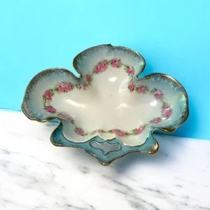 Piccolo piatto porcellana vintage Victoria Austria a forma di fiore disegno floreale rosa (G1) - Foto 1 di 7
