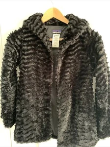 Patagonia Girls Medium 10 Jacket Fleece Faux Fur Coat Black 2 Buttons - Picture 1 of 19
