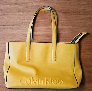 Handtasche Calvin Klein, gelb, schick mit Gebrauchsspuren - Bild 1 von 13