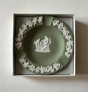 Wedgwood Jasperware Salbeigrün Runder Aschenbecher 4,5" L/S Amor Orakel In Box - Bild 1 von 9