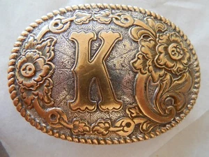 Hebilla inicial vintage de Cramrine Mfg.: Placa de plata pesada sobre bronce, letra K - Imagen 1 de 6